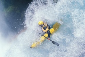 国家队年轻球员表现出色获得海外联赛邀请彰显实力，足球国家青年队名单