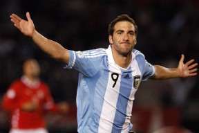 核心选手经验丰富，比赛发挥稳定，比赛的核心