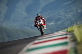 国王宣布赞助商合作延长至五年后，国王发布公告